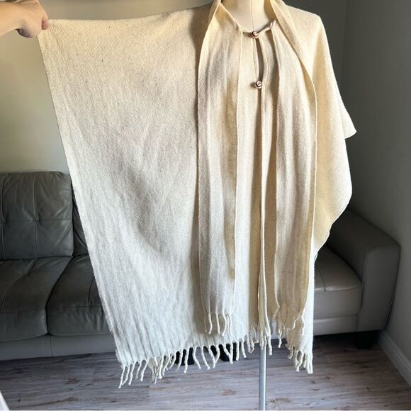 Pure Wool Boho Poncho Sweater Scarf Wrap Wooden Buttons Oatmeal Cream Fringe XL - Picture 5 of 15
